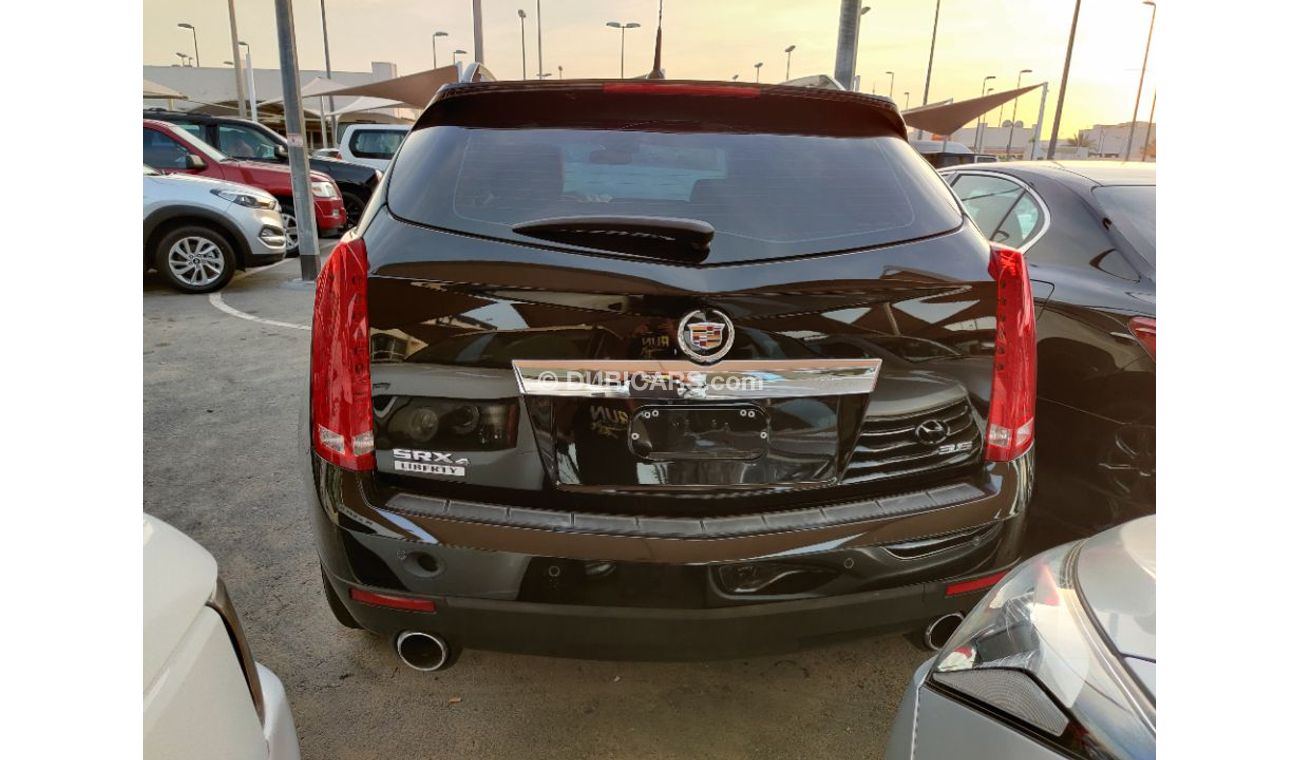Cadillac SRX 2014 model GCC specs full options panorama clean car 3.6ltr