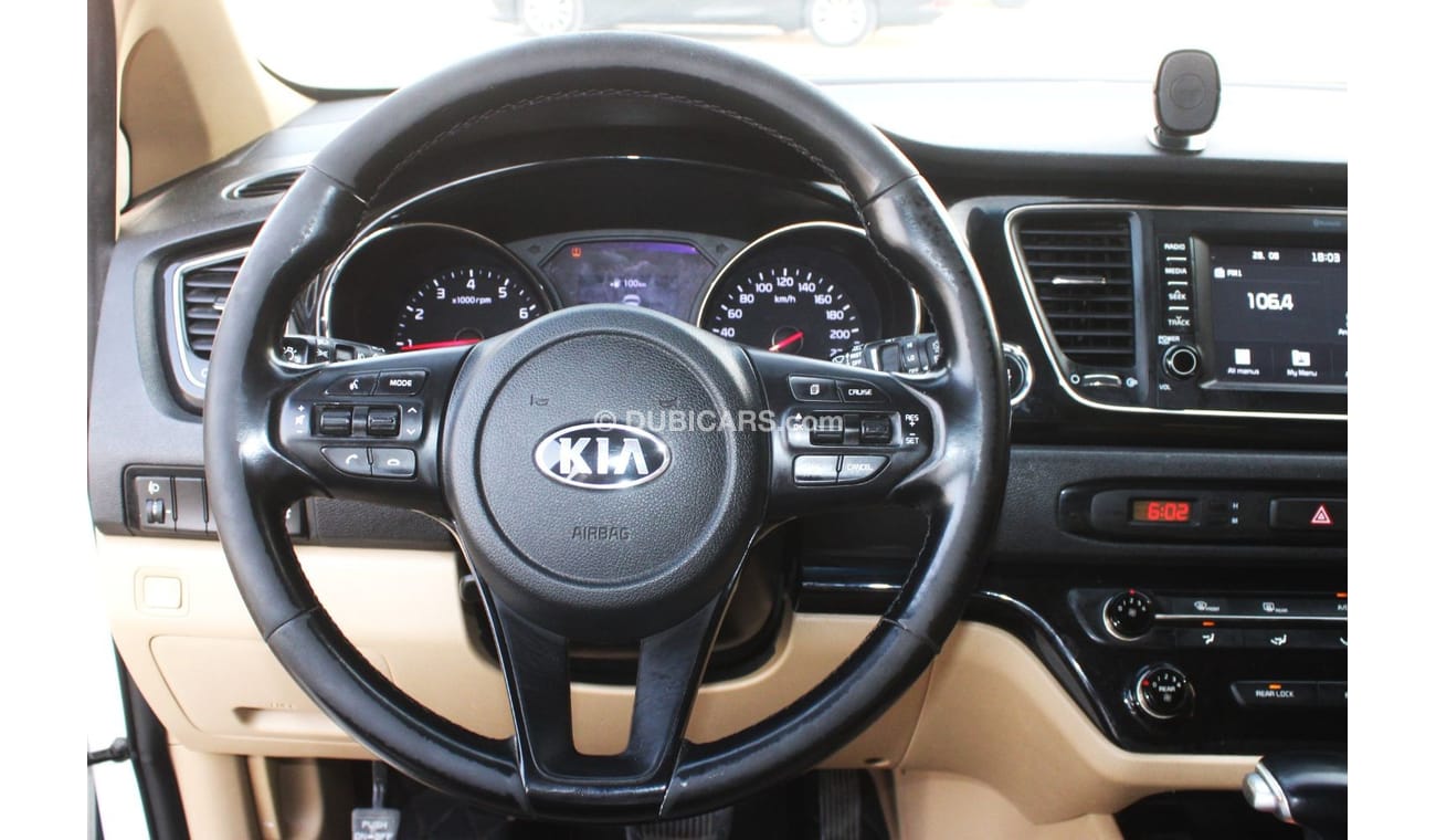 كيا كارنيفال LX كيا جراند كرنفال 2020 خليجي ميد ابشن بحالة ممتازة