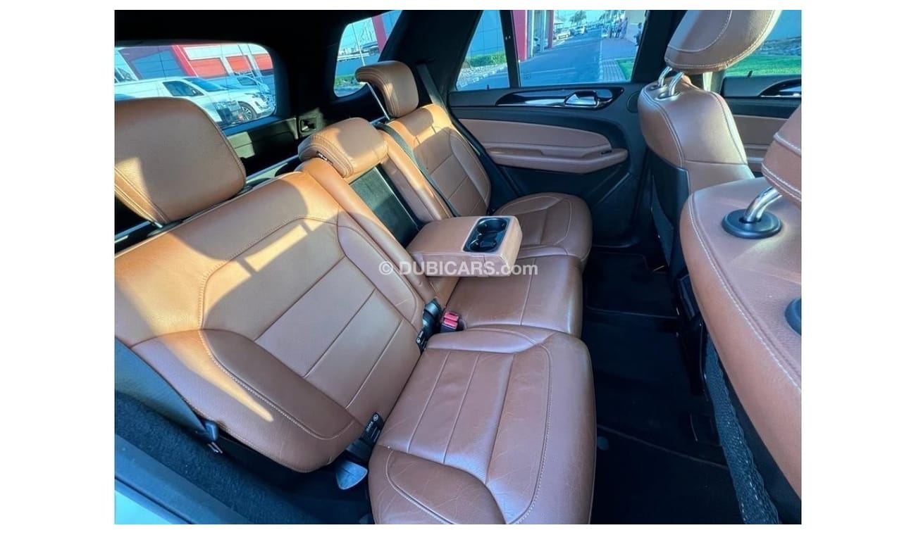 مرسيدس بنز GLE 400 AMG MERCEDES BENZ GLE400 2016 GCC 4MATIC FULL OPTIONS WITH ONE YEAR DEALER WARRANTY