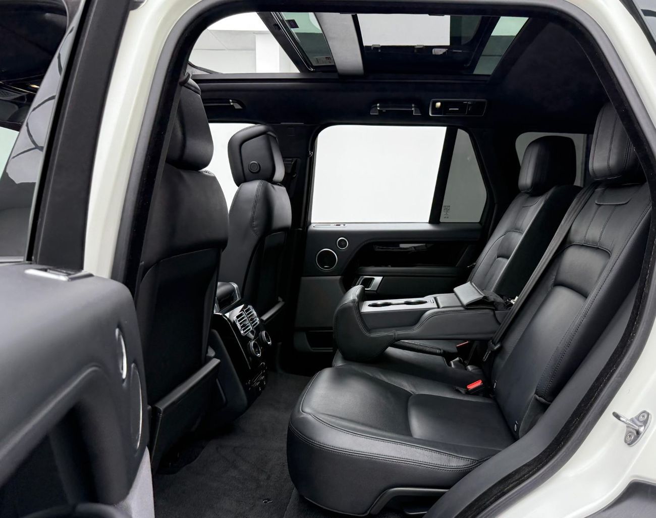 Land Rover Range Rover Vogue SE 5.0L 2018 Range Rover Vogue SE, Service History, GCC