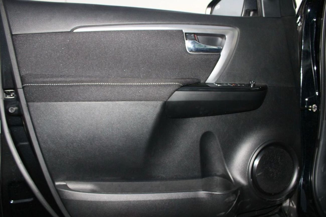 Toyota Fortuner FORTUNER 2.4 DSL MID OPTION AT 2025 MODEL