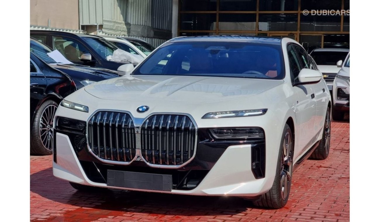 بي أم دبليو 760 i xDrive 5 Years W&S  M Sport 2023 GCC