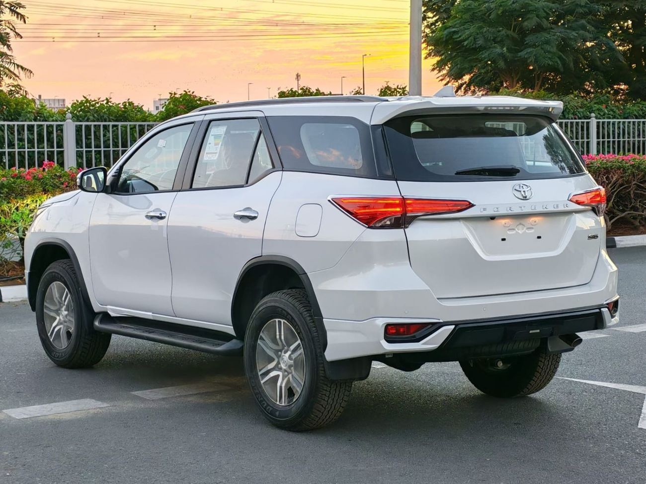تويوتا فورتونر 2026 Toyota Fortuner SR5 7-Seater 2.7L 4-Cyl Petrol A/T 4x4 Only For Export
