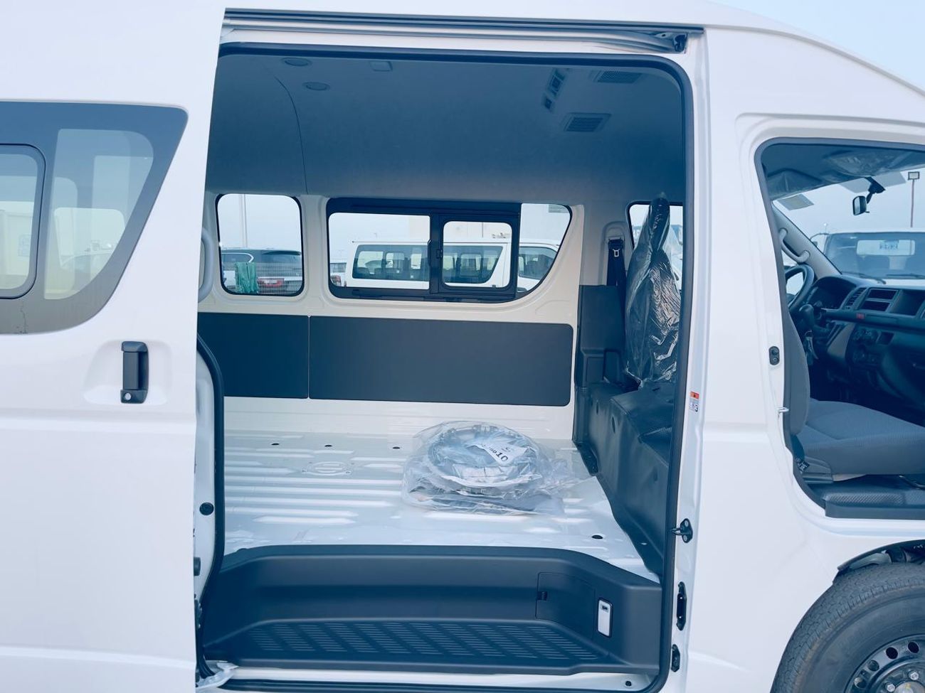 تويوتا هاياس toyota hiace hirgroof cargo glass van