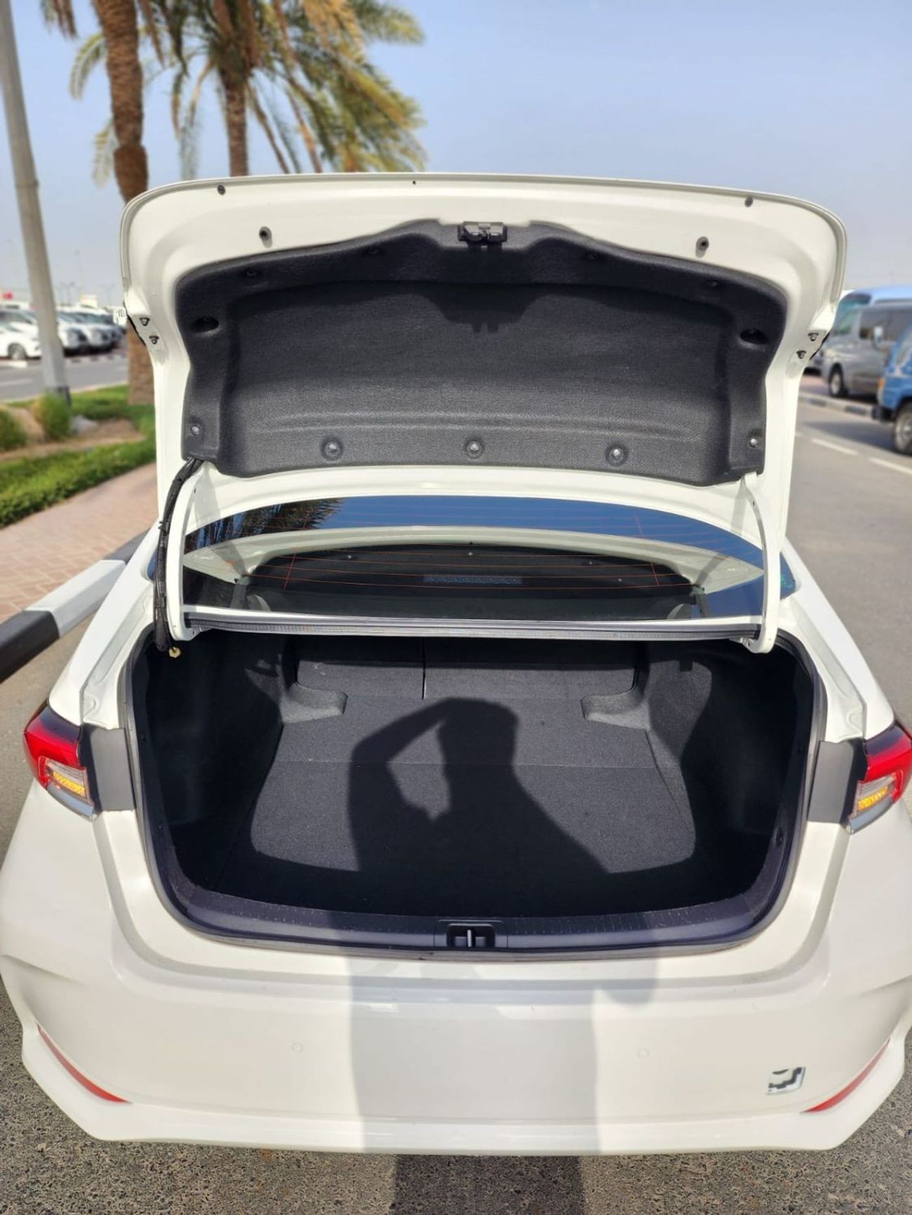 تويوتا كورولا XLI اكزكيتيف هجين