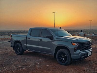 شيفروليه سيلفارادو 1500 RST