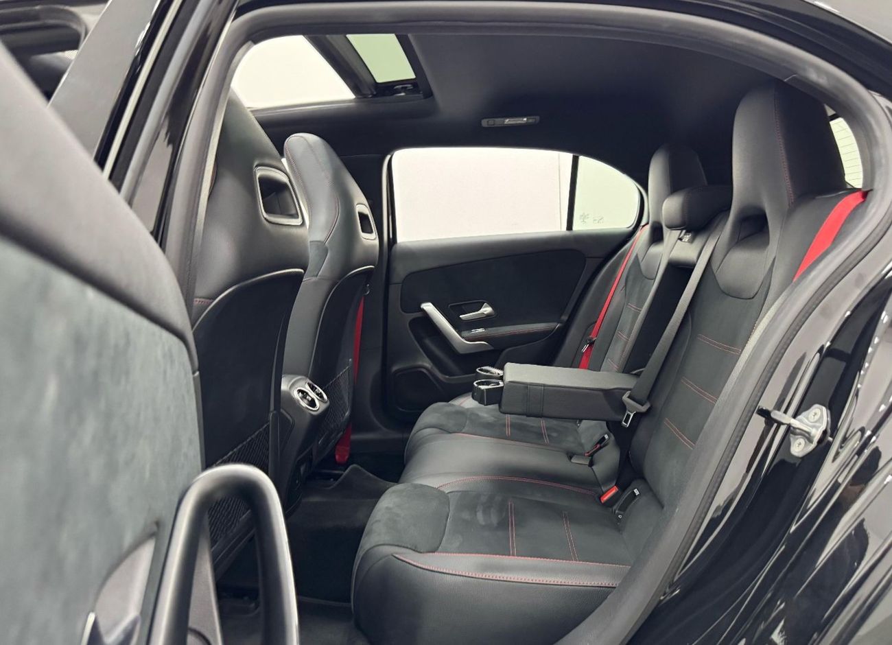 Mercedes-Benz A 35 AMG 4MATIC Hatchback 2022 Mercedes Benz A35 AMG Aerodynamic Package, 2027 Mercedes Warranty, Very Low Km