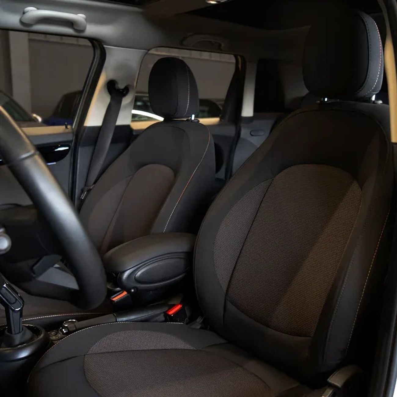 Mini Cooper SD AED 1,398  P.M • 0% Downpayment • Mini Cooper Std • Agency Warranty And Service Contract