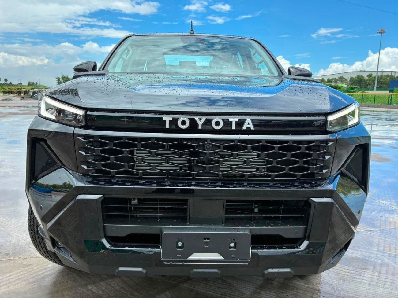Toyota Hilux ADVENTURE 2.8 Full Option New Shape Brand New