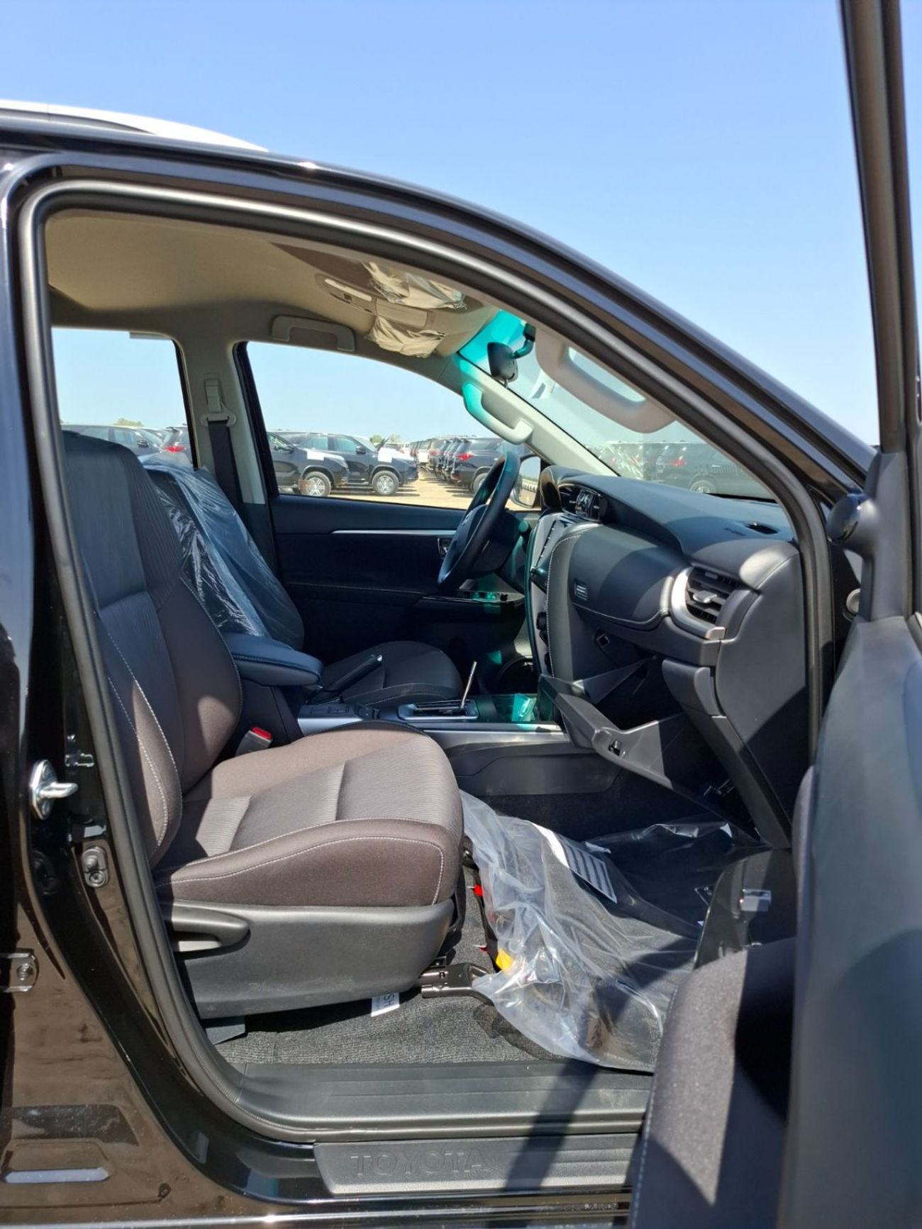 تويوتا فورتونر Toyota Fortuner Comfort  2.7L Petrol