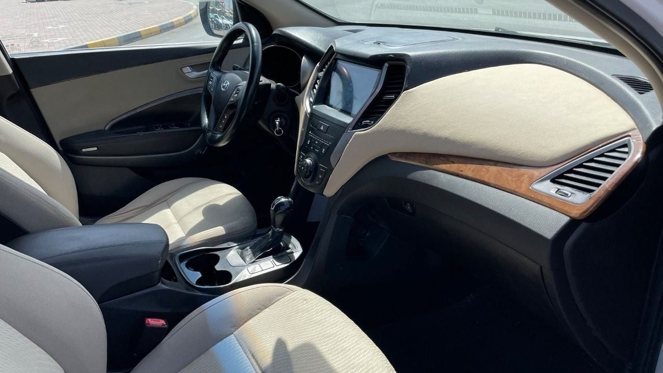 هيونداي سانتا في GL 2.4L AWD 7Seats خليجي.