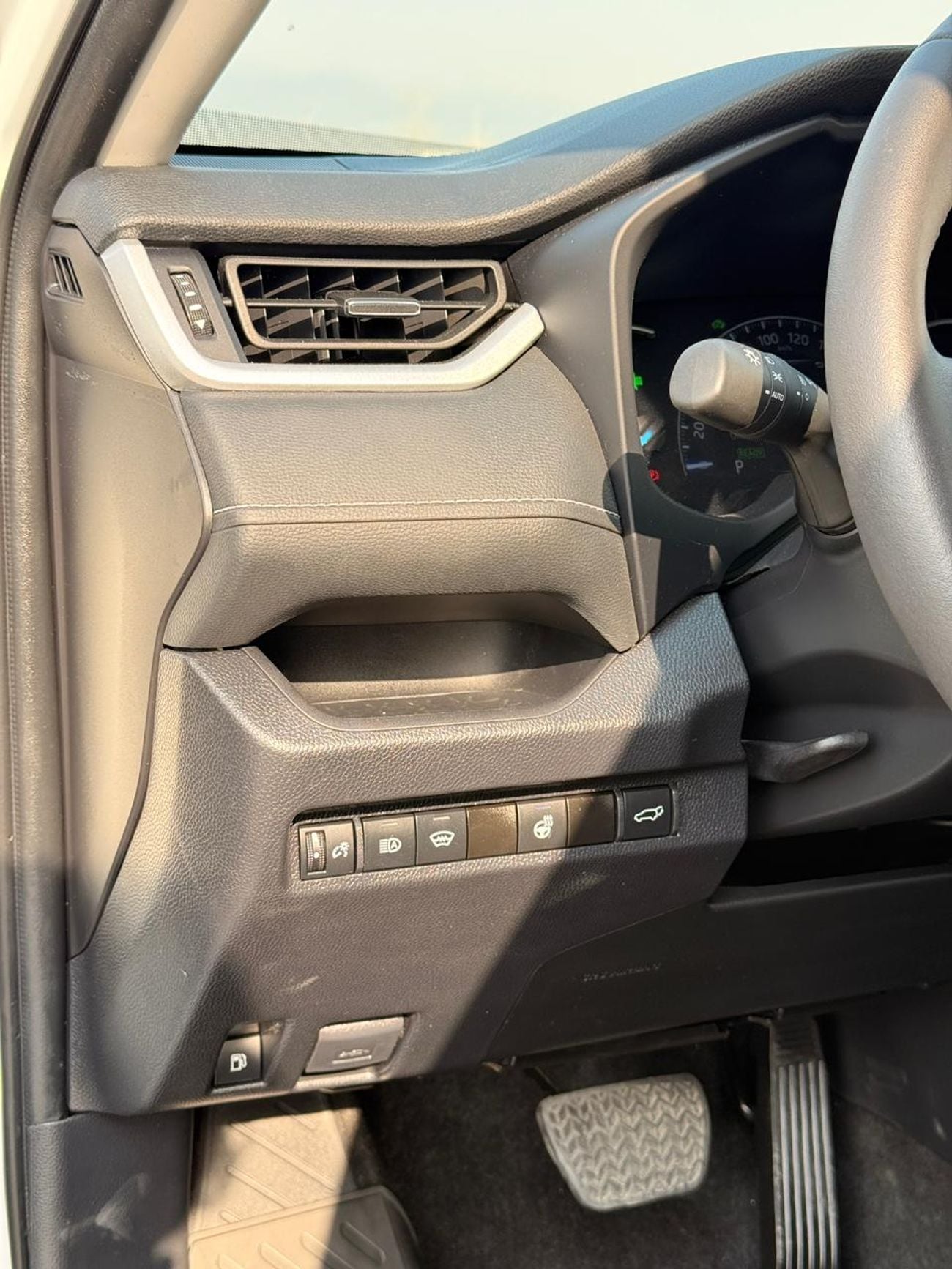 تويوتا راف ٤ Hybrid XLE AWD premium Full option | sunroof, leather seats, push start