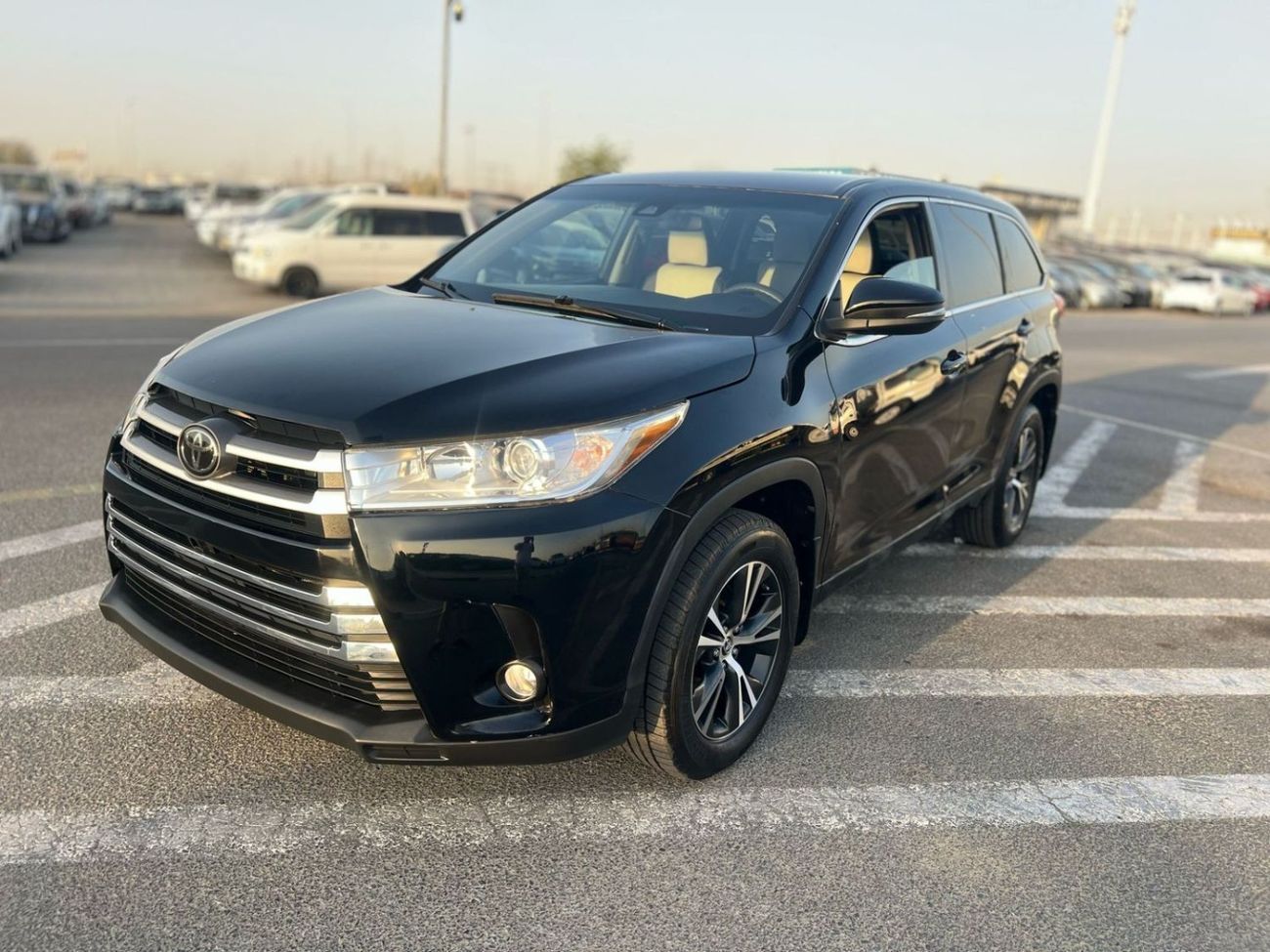 Toyota Highlander 2018 TOYOTA HIGHLANDER V6 3.5L - 4 WHEEL DRIVE (4X4 - LEATHER SEATS WITH 7 SEATER -