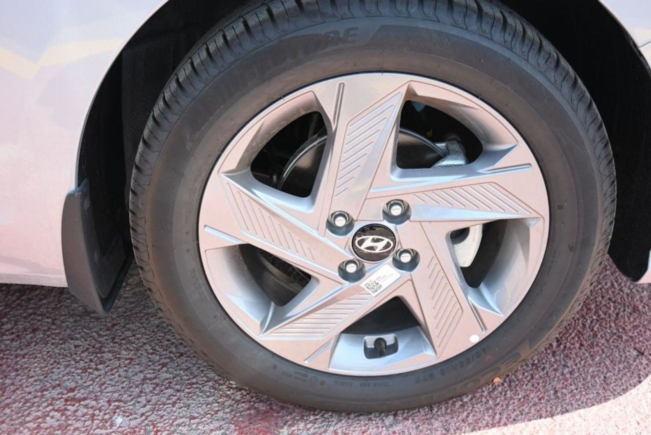 Hyundai Accent Hyundai Accent 1.6L Petrol, Sedan, FWD, 4 Doors, Color Silver, Model 2023