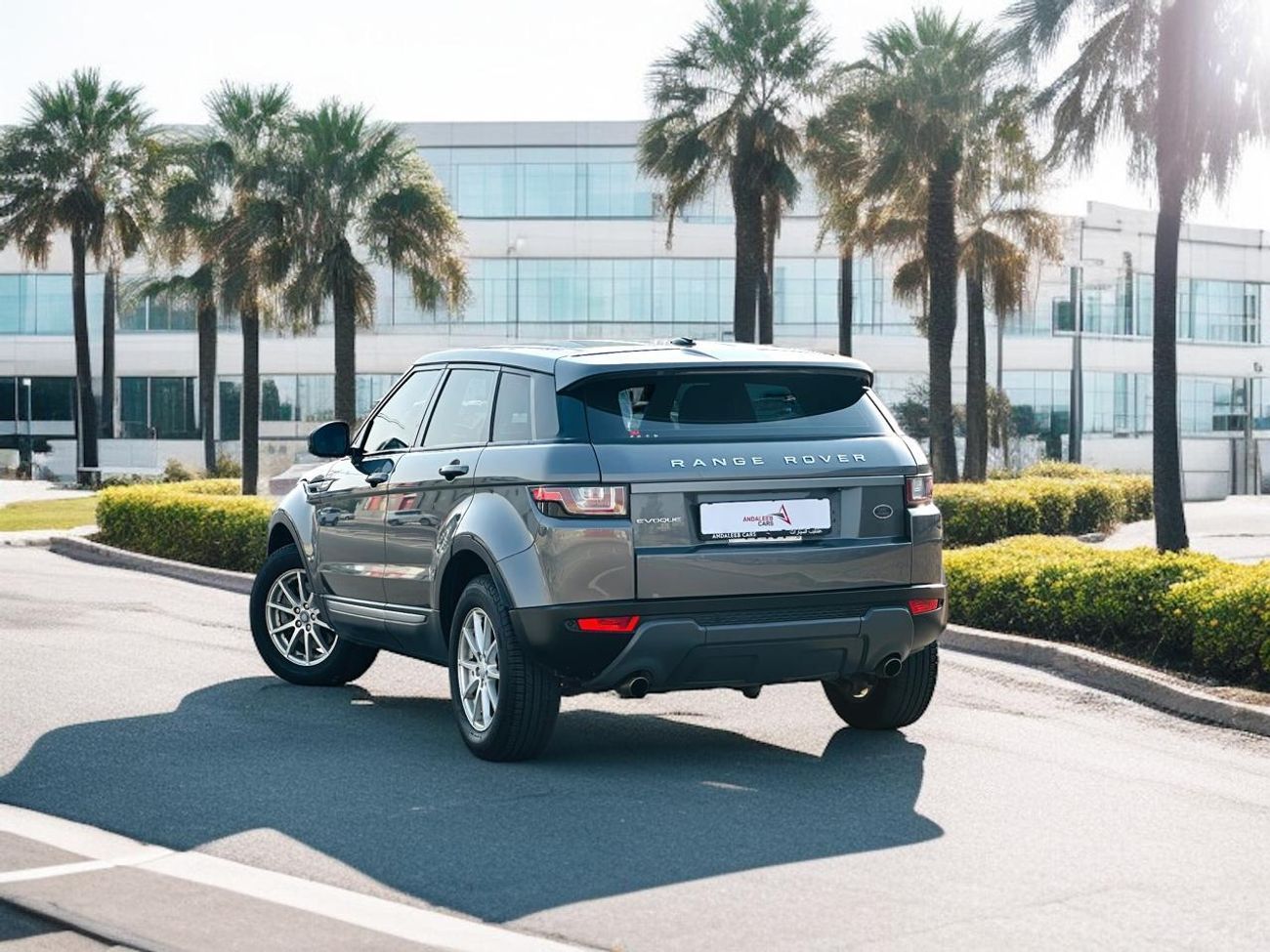 لاند روفر رانج روفر إيفوك SE 2.0L SUV (5 Door) | 2016 | GCC SPECS | AED 1,220 PER MONTH