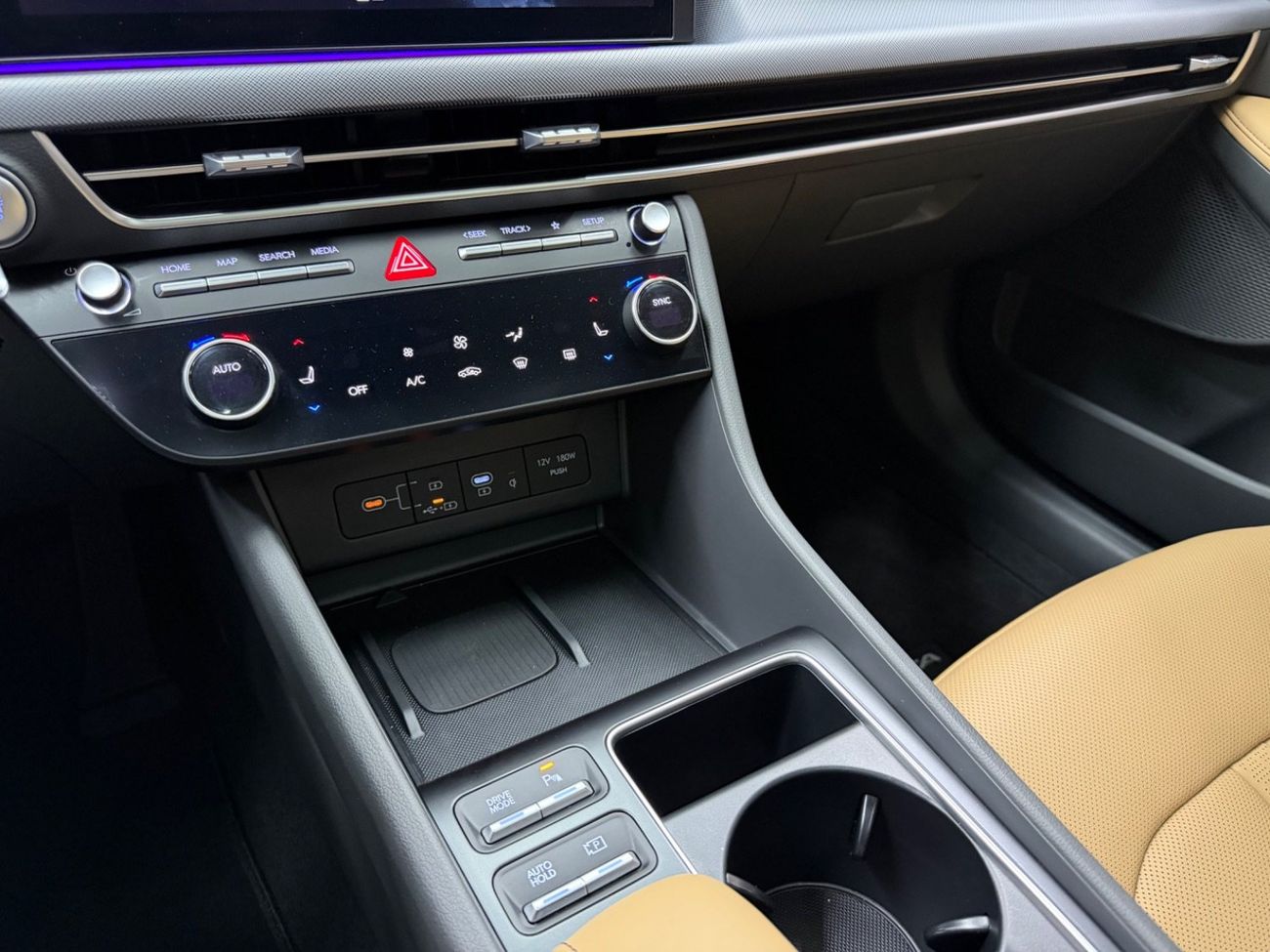 Hyundai Sonata Full option 2.5L GCC .. Brand New Condition .. Top Range .. Low Milegea