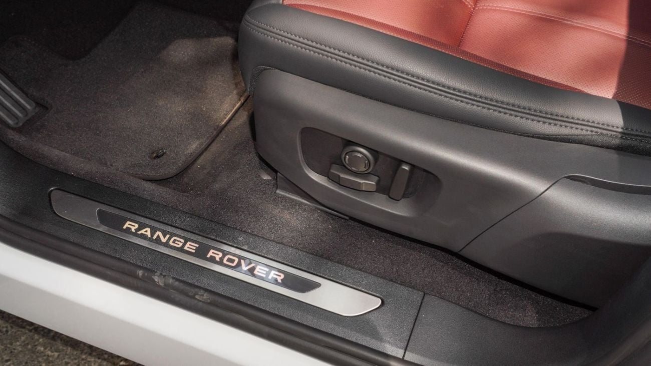 لاند روفر رانج روفر إيفوك SE P250 DYNAMIC 2025!! FIVE YEARS WARRANTY!! THREE YEARS SERVICE CONTRACT