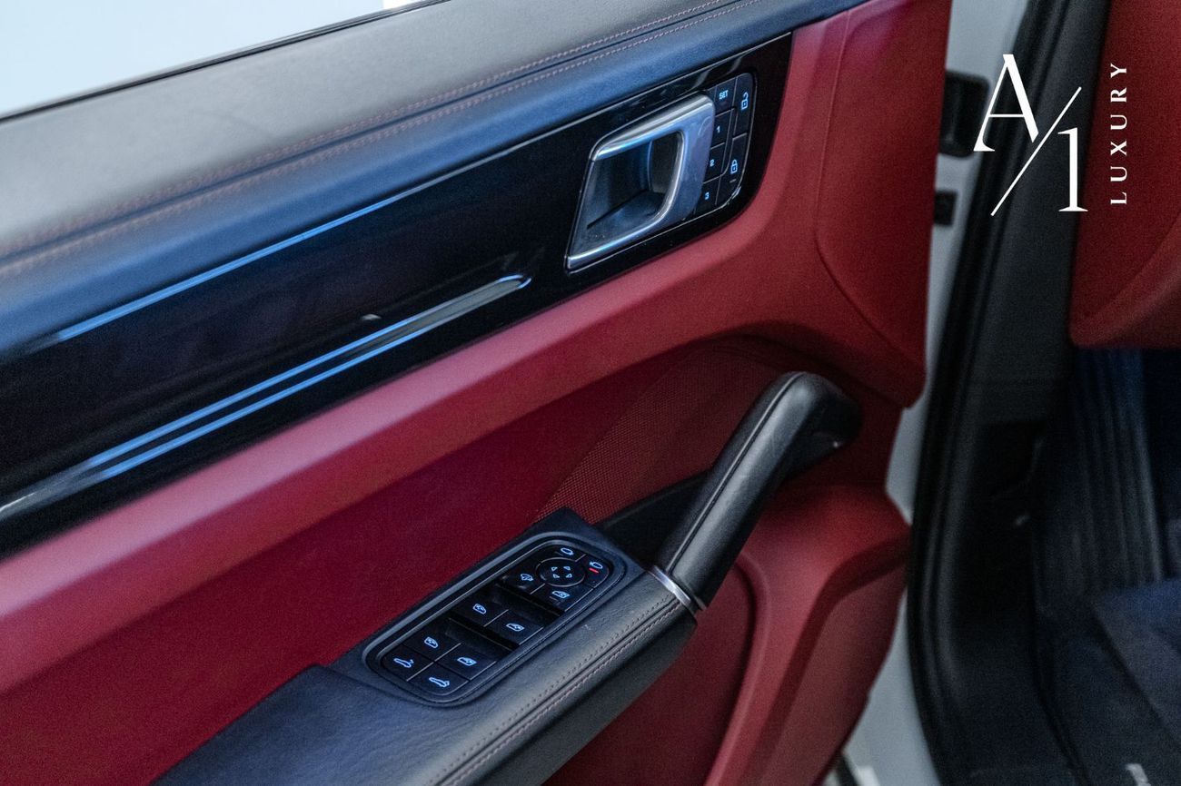 Porsche Cayenne Platinum Edition 2022 Porsche Cayenne, Warranty, Full Porsche Service History, GCC