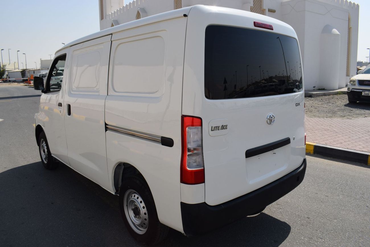 تويوتا لايت آيس Standard Van