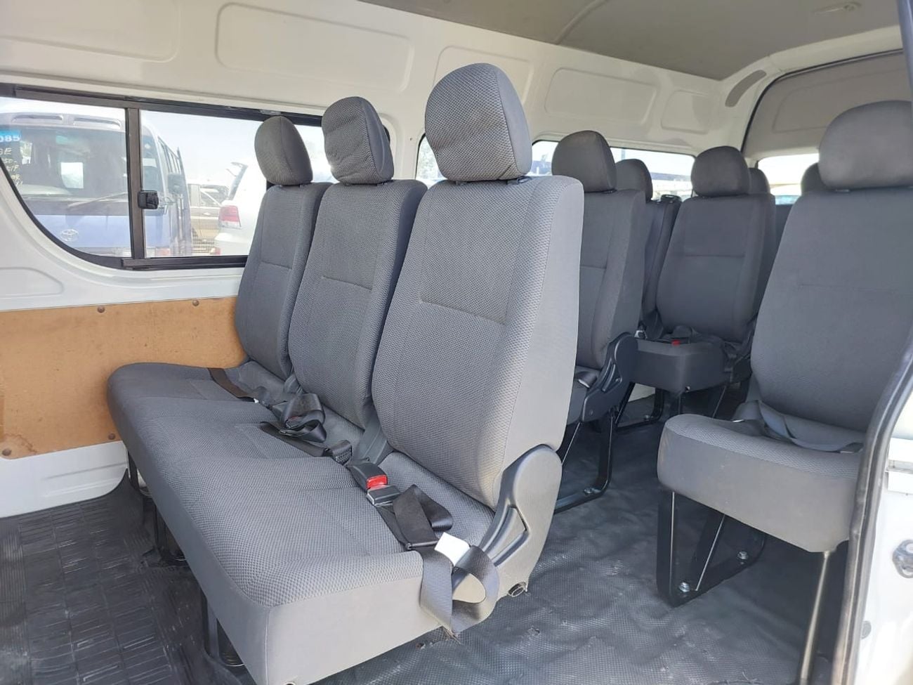 Toyota Hiace TOYOTA HIACE COMMUTER VAN RHD 2011 MODEL 3.0 L DIESEL AUTOMATIC(PM08585)