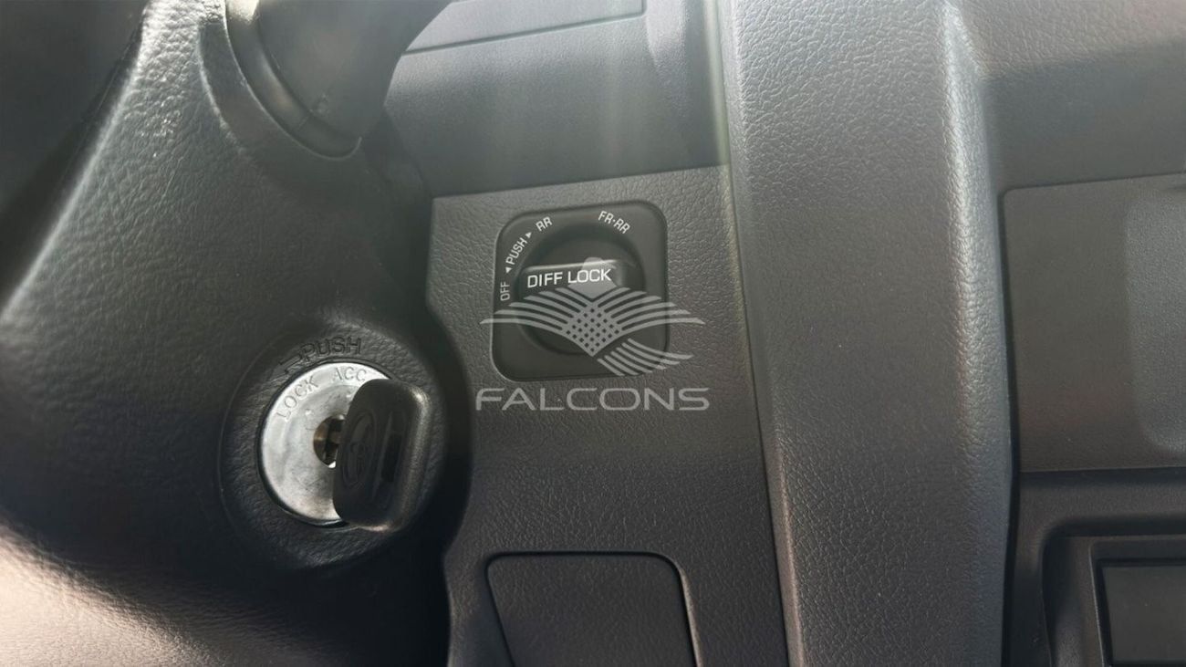 Toyota Land Cruiser Pick Up TOYOTA LAND CRUISER 79 4.0L 4X4 P DC MT