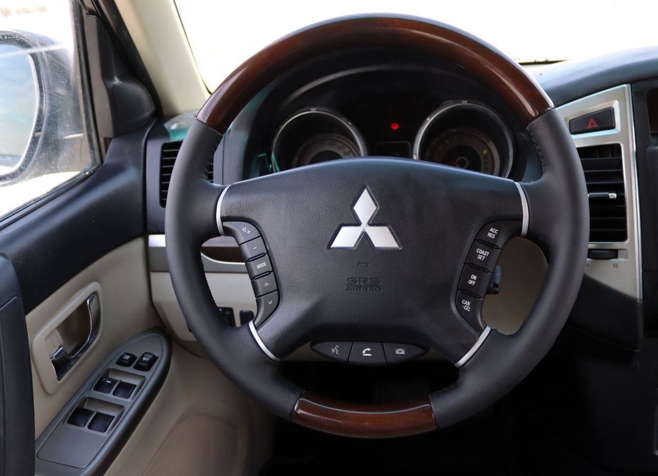 ميتسوبيشي باجيرو GLS Highline 3.5L (186 HP)