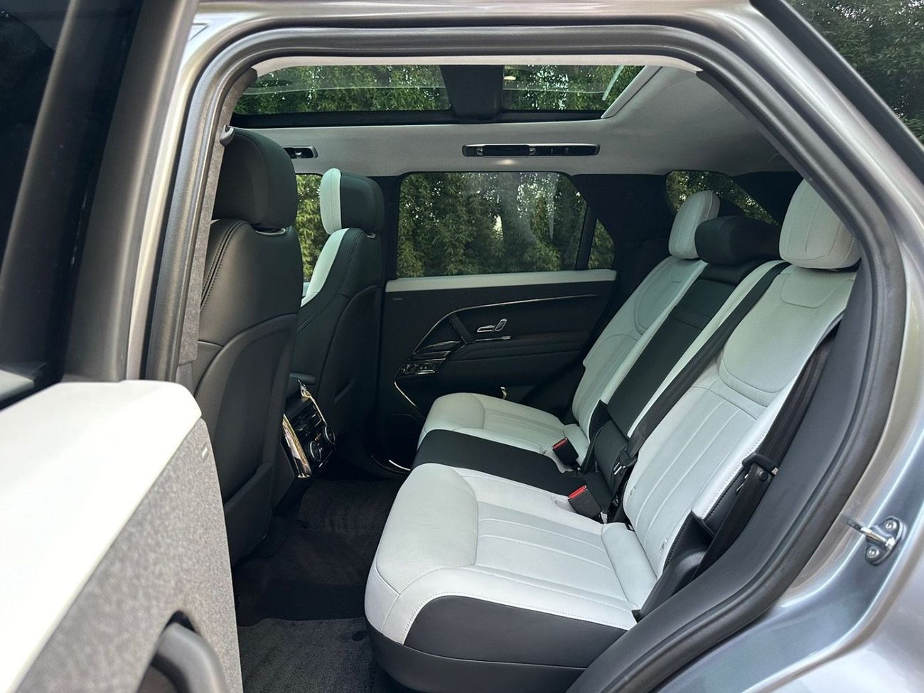 لاند روفر رينج روفر سبورت Autobiography P550e 3.0L | 2024 | V6 Plug-in Hybrid 550 HP | Perfect Condition