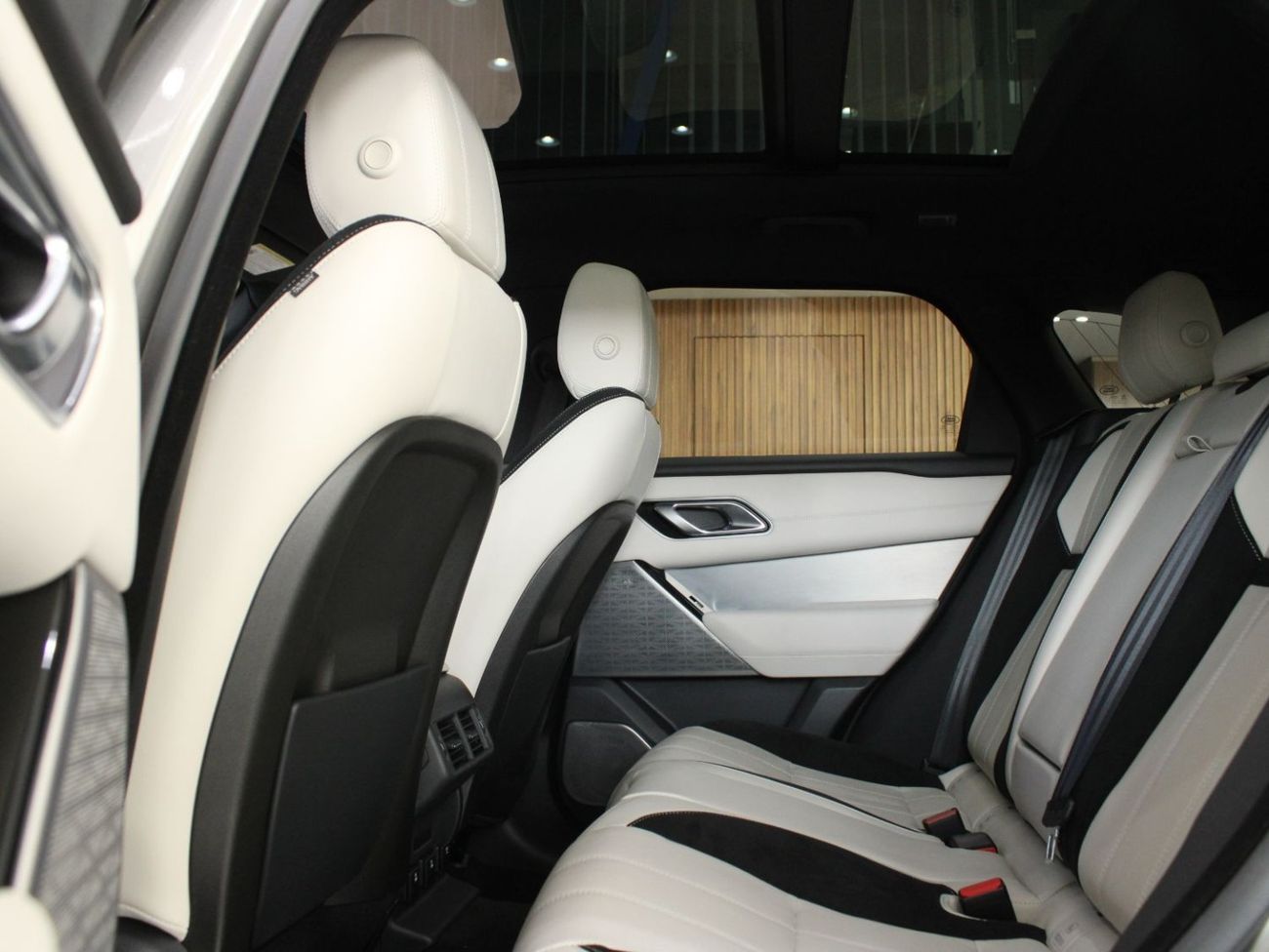 Land Rover Range Rover Velar | R-Dynamic | V4