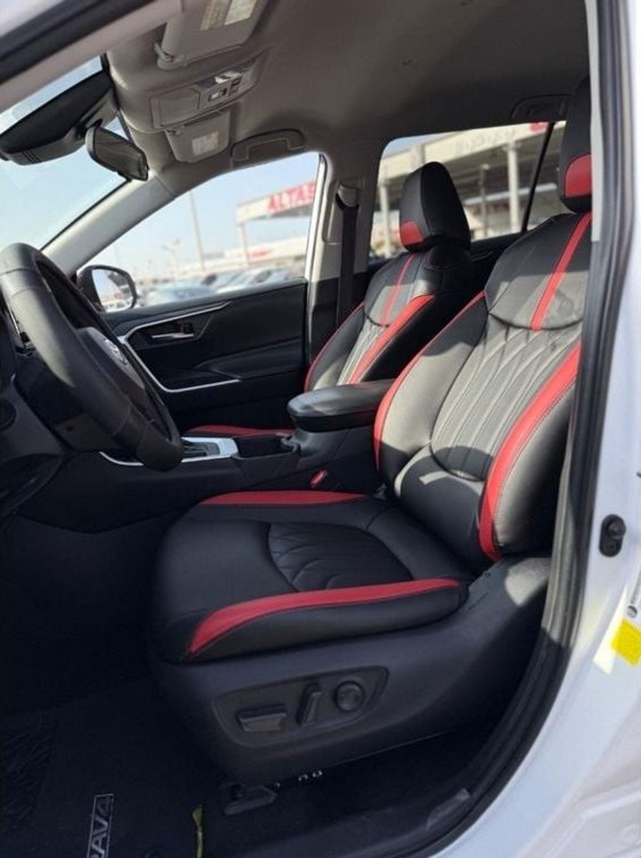 تويوتا راف ٤ XLE leather seats, push start