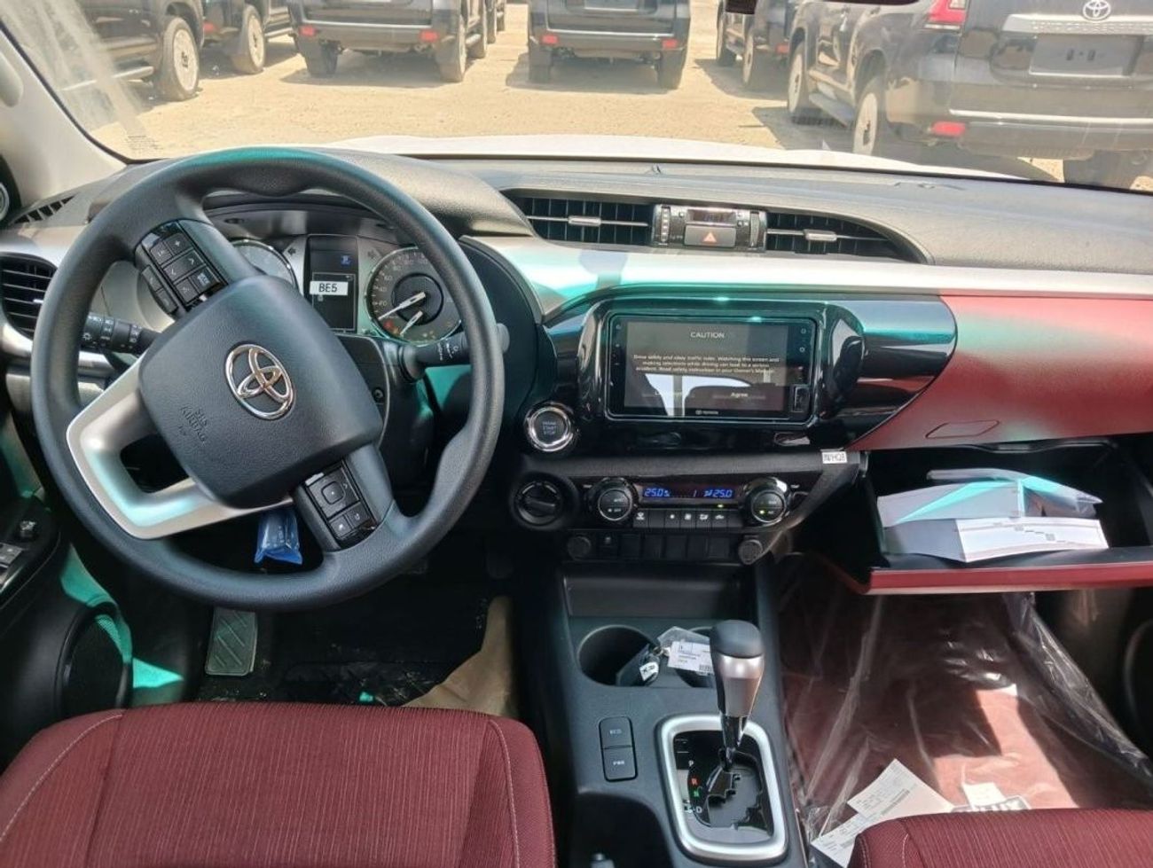 تويوتا هيلوكس TOYOTA HILUX 2.7 PETROL GCC WITH PUSH START AUTOMATIC MODEL 2024 FULL OPTION