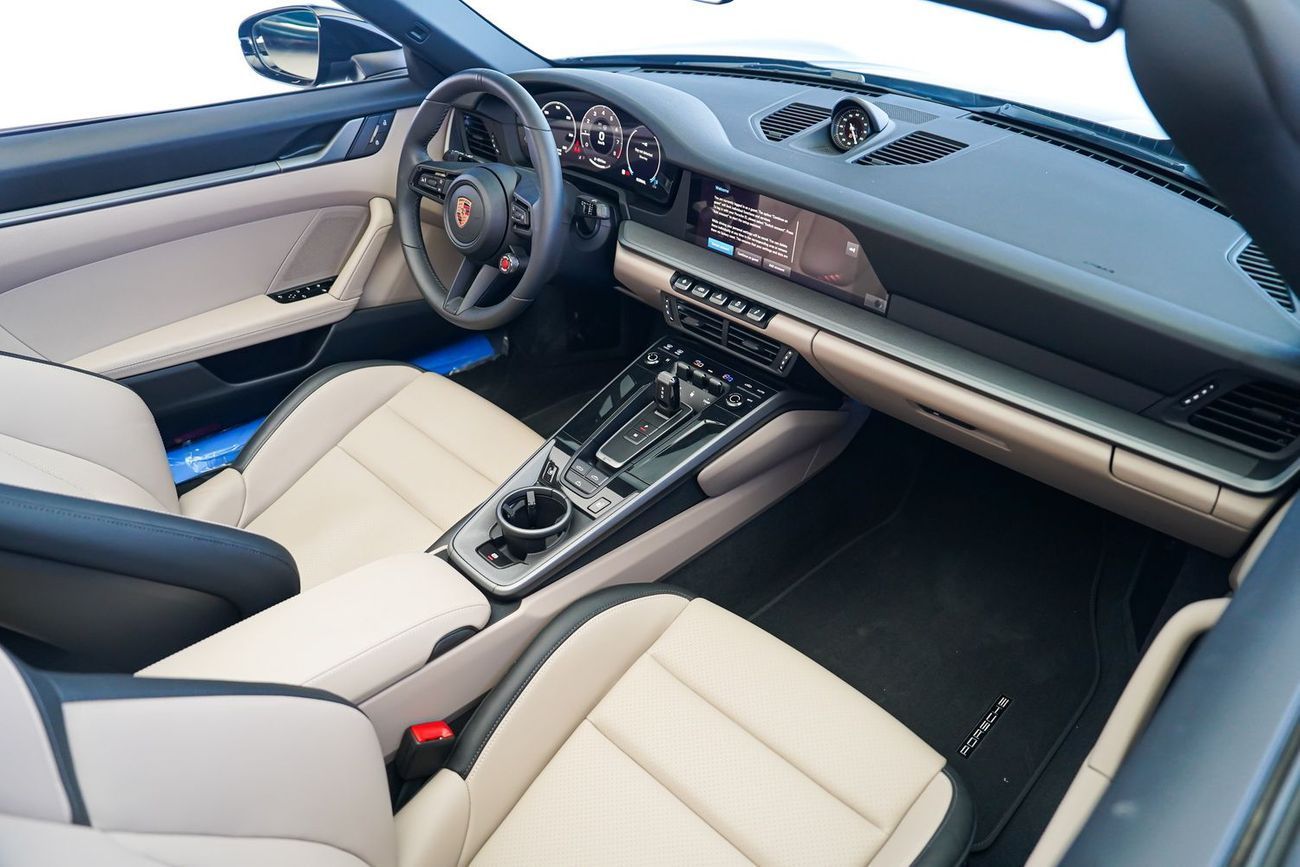 بورش 911 Carrera 3.0L (444 HP) Convertible