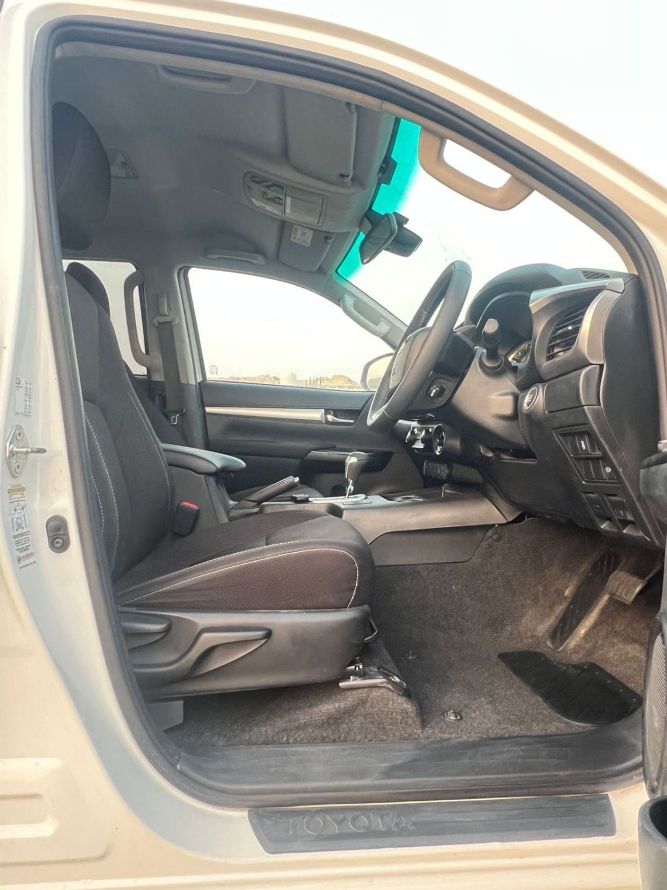تويوتا هيلوكس SGLX DIESEL 2.8 LITER ,RHD ,PUSH START ,AUTO TRANSMISSION