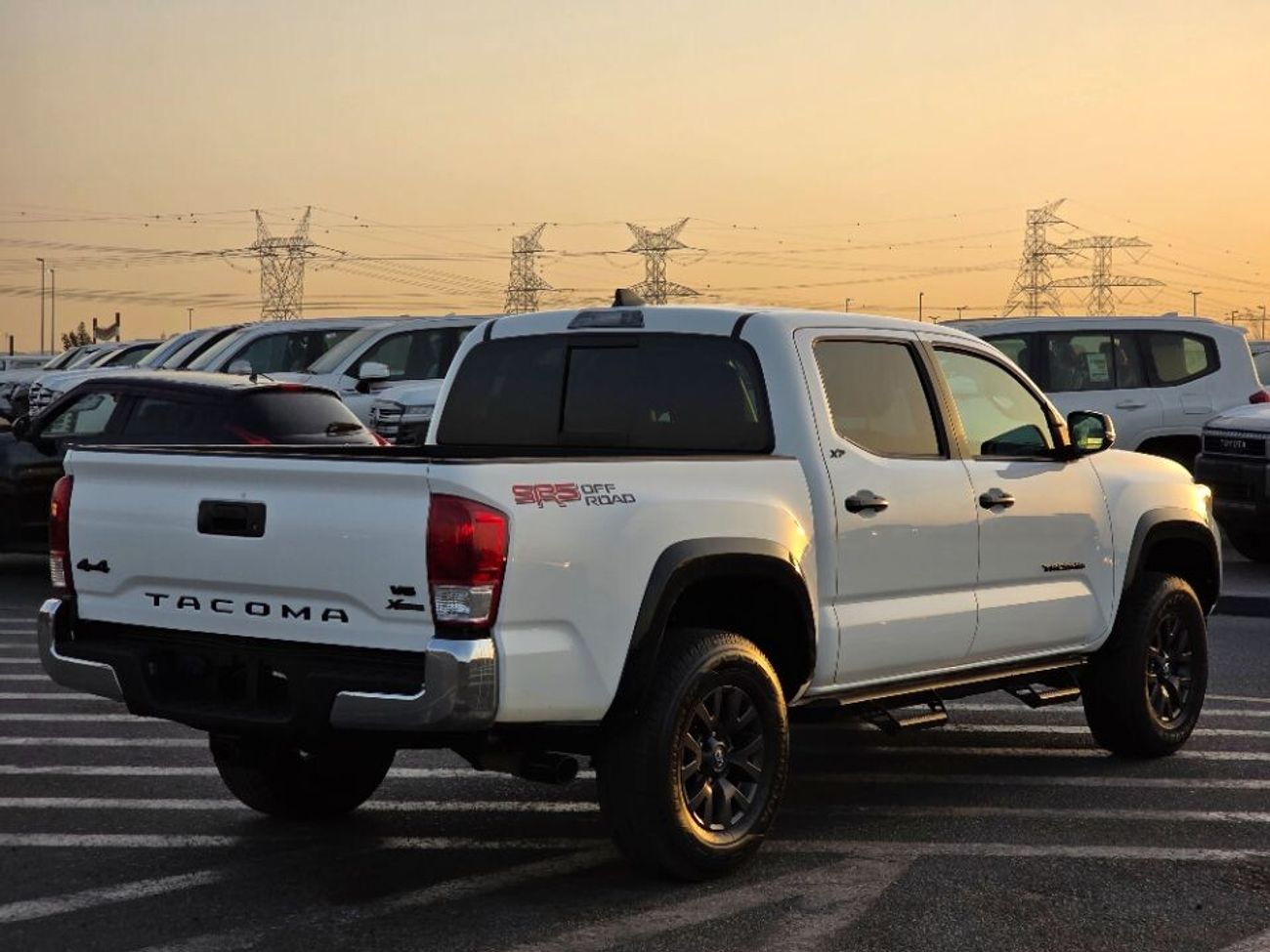 تويوتا تاكوما 2023 Model SR5 Push button, 4x4 and leather seats