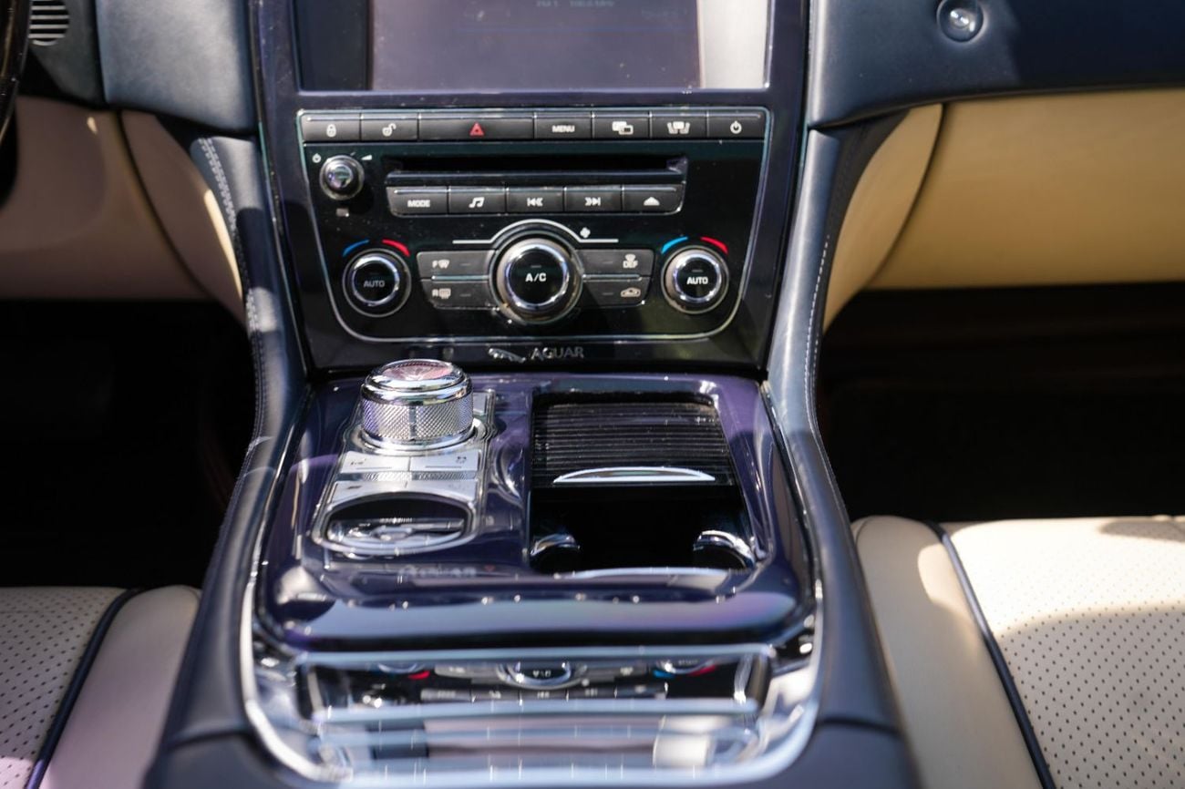 جاكوار XJ L 2011 PORTFOLIO!! 5.0 V8 HSE!! KOREAN SPECS