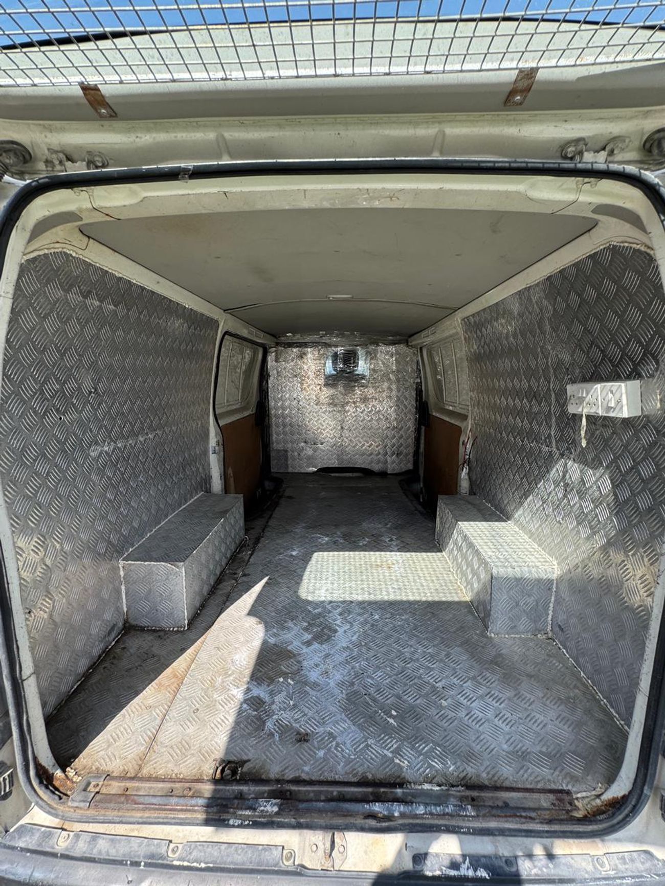 Toyota Hiace GL - Standard Roof 2.7L