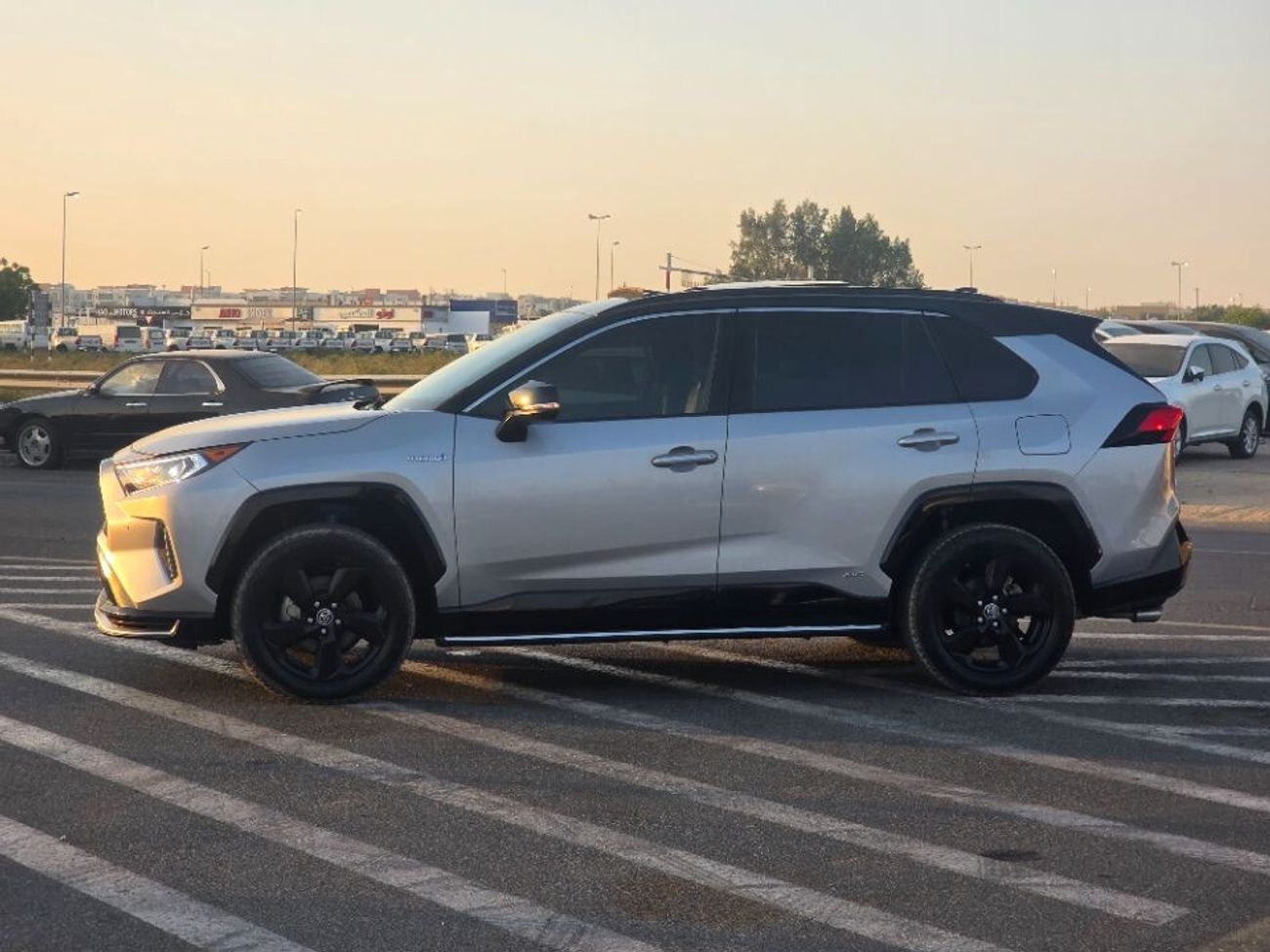 Toyota RAV4 2019 Model XSE hybrid engine Paranomic and two cameras