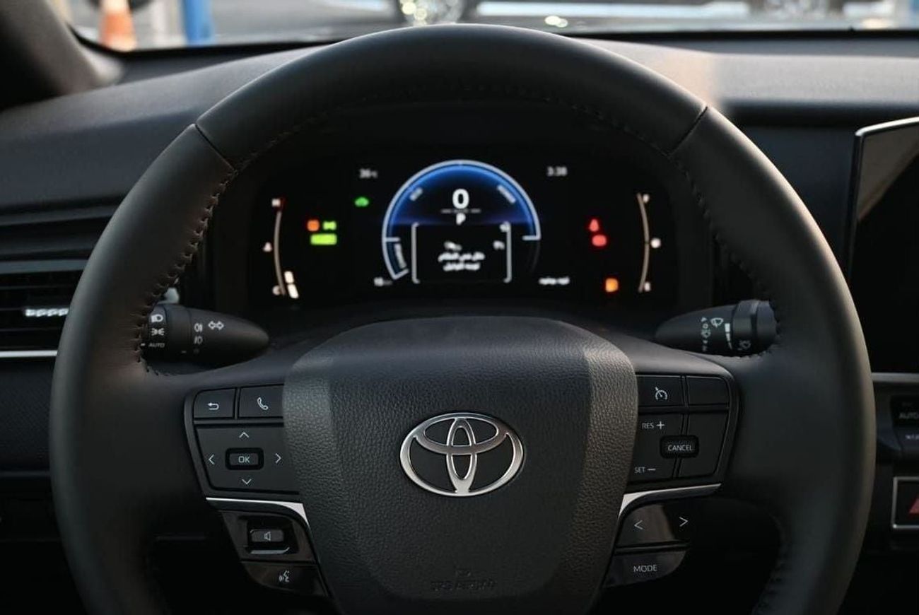 Toyota Camry GLE HEV Toyota Camry LE 2.5L Hybrid, Model 2025, Color Grey