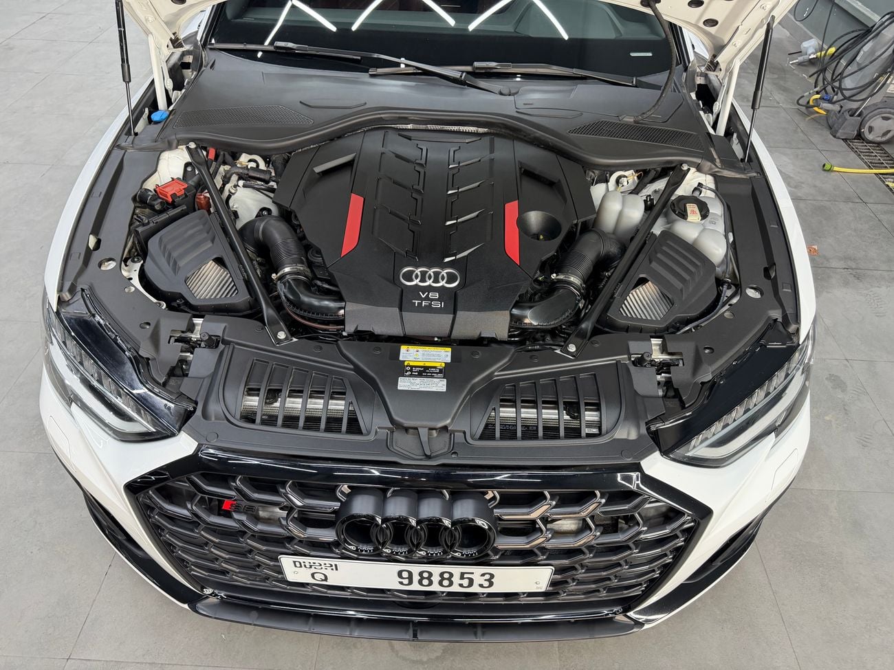 Audi S8 full option