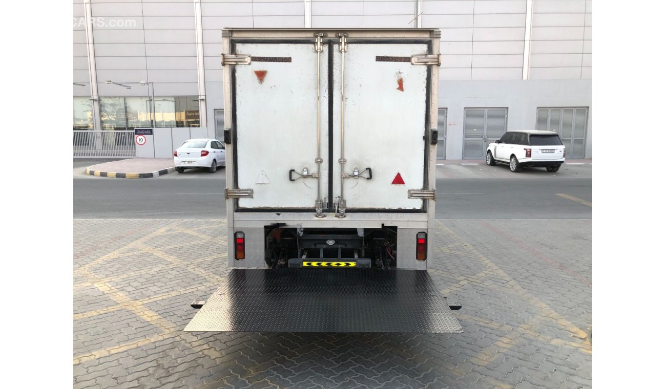 ميتسوبيشي كانتر Refrigerated truck