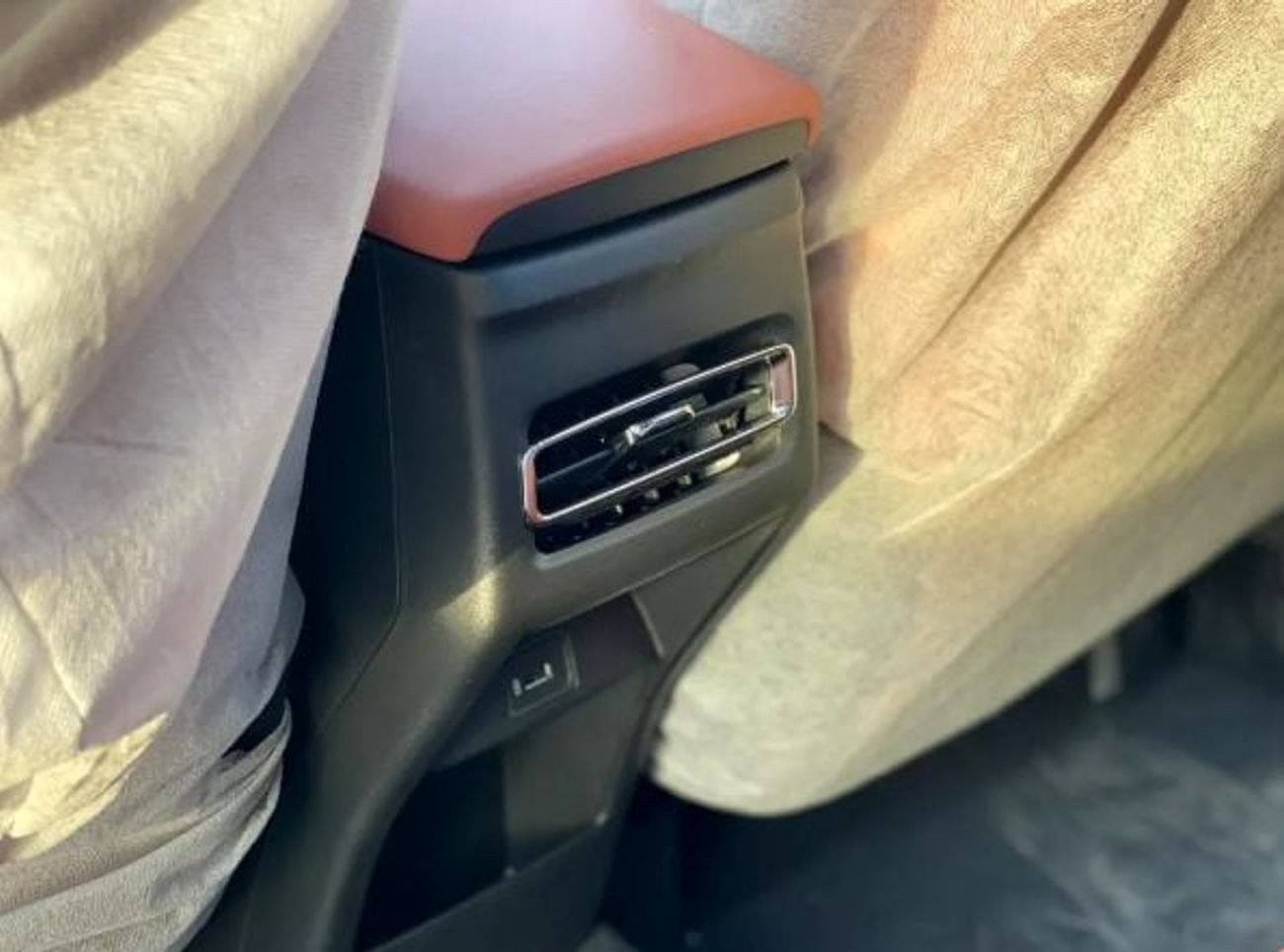 تشنجان x5 بلس ECTB - 11. شانجان X5 بلس - 1.5 لتر بنزين أوتوماتيكي تيربو - أبيض مع أسود