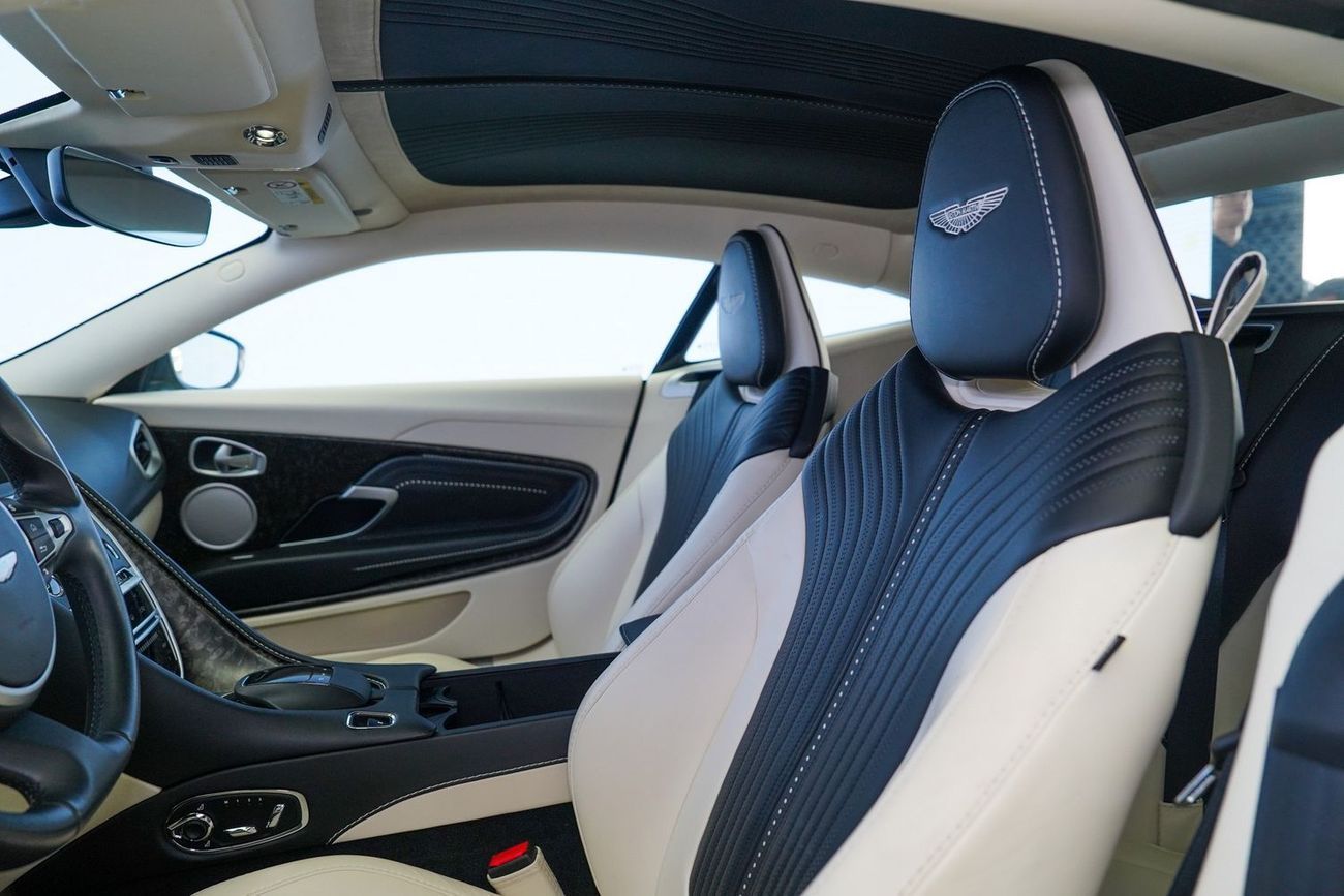 أستون مارتن DB11 Std 4.0L