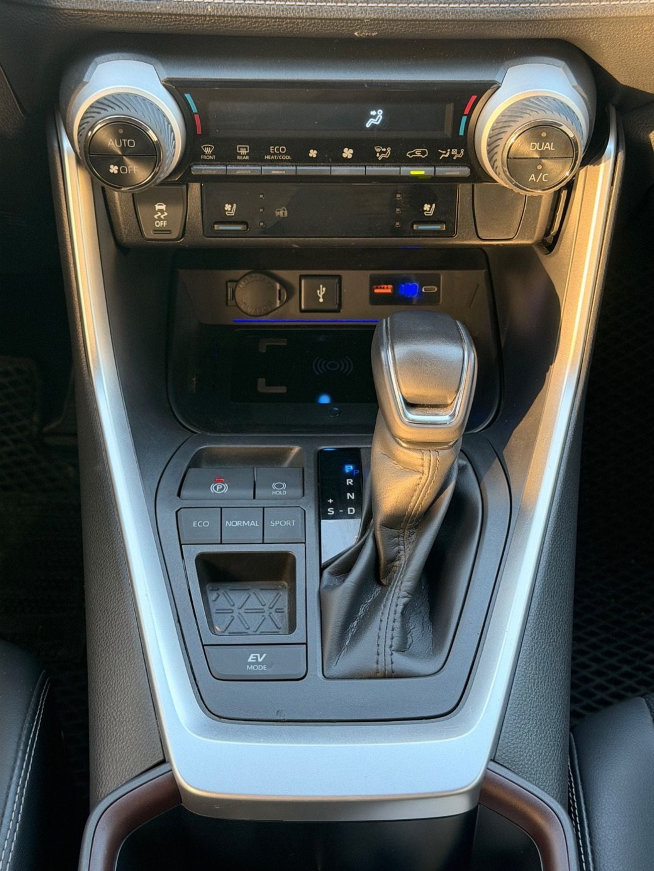 تويوتا راف ٤ Hybrid 2.0L Japan 360 Camera, full option 2024