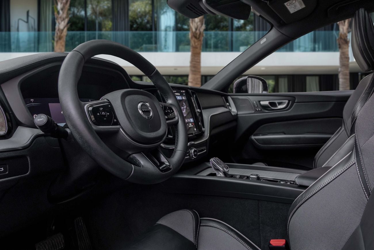 فولفو XC 60 B5 ULTIMATE DARK Volvo XC60 B5 Ultimate Dark