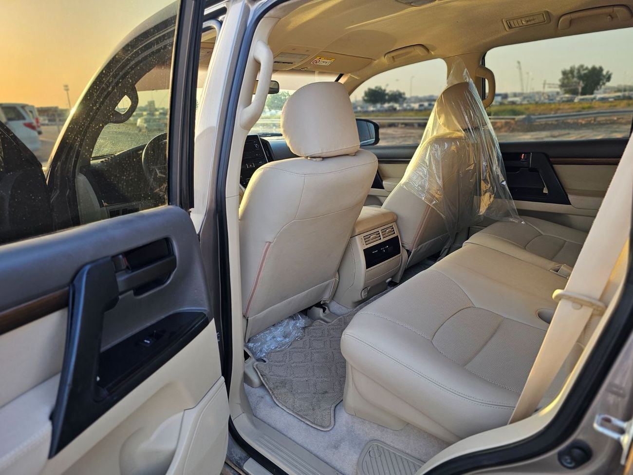تويوتا لاند كروزر GXR 4.5L 1VD-FTV V8 Diesel Engine facelifted to 2025 model Automatic Gear 4WD 7 seater 5 Door