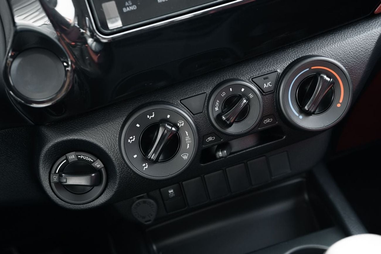 تويوتا هيلوكس GLX 2.7L Petrol Double Cabin Automatic Transmission 4x4 2026