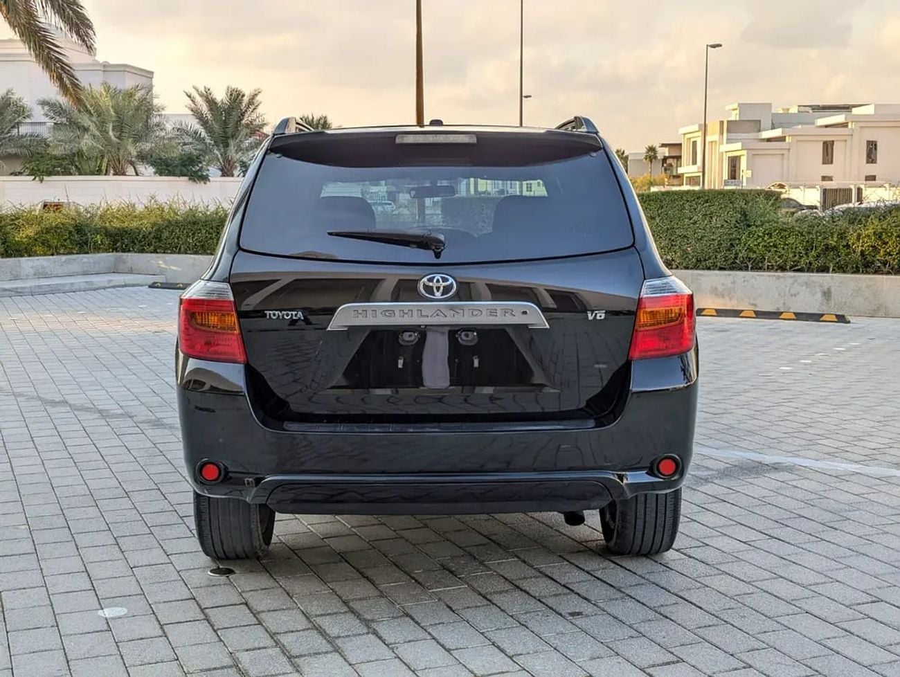تويوتا هايلاندر V6 | 3.5L V6 | Spacious &amp; Reliable Family SUV