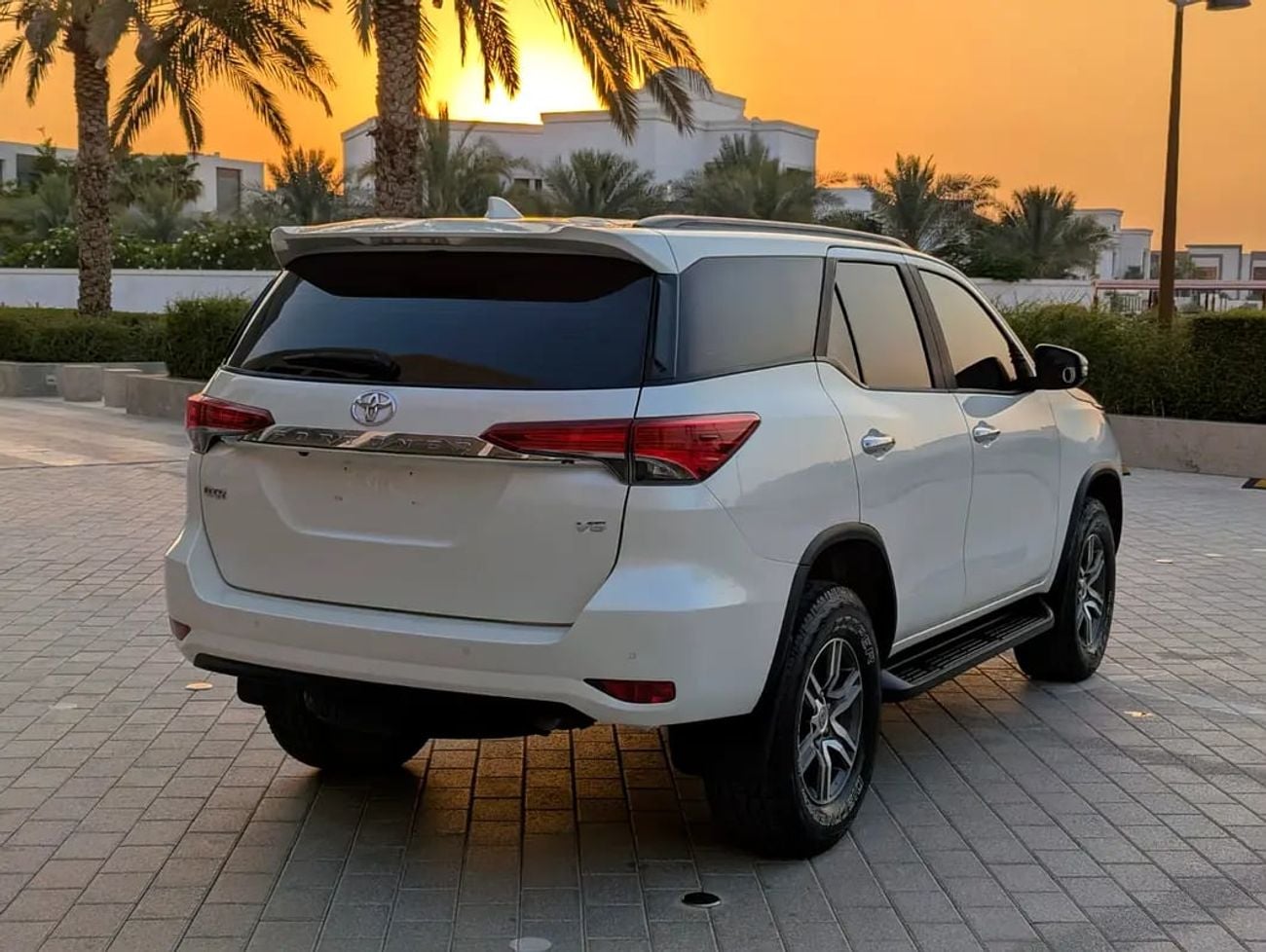 Toyota Fortuner GXR 4.0L V6 GCC Specs | 4WD | Full Service History | Excellent Condition
