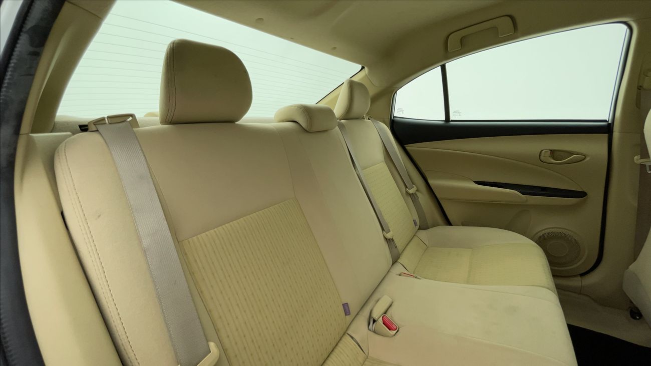 تويوتا يارس SE 1.5 | بدون دفعة مقدمة | اختبار قيادة مجاني للمنزل