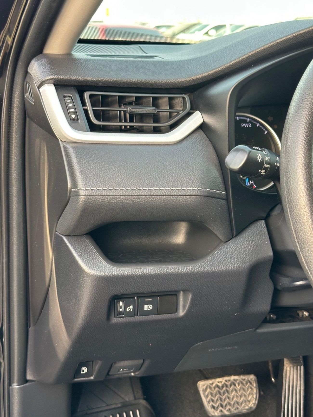 Toyota RAV4 Hybrid XLE 2.5L push start full option