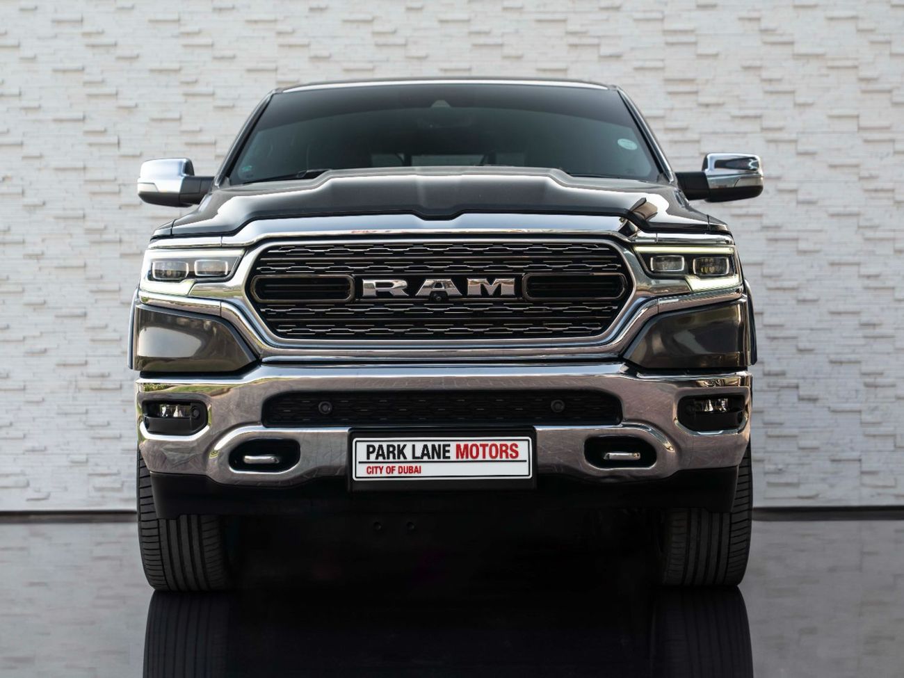 RAM 1500 Limited 5.7L (5 Seater)